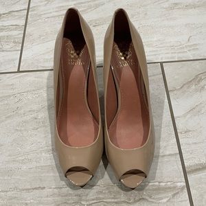 Beige Peep toe pumps